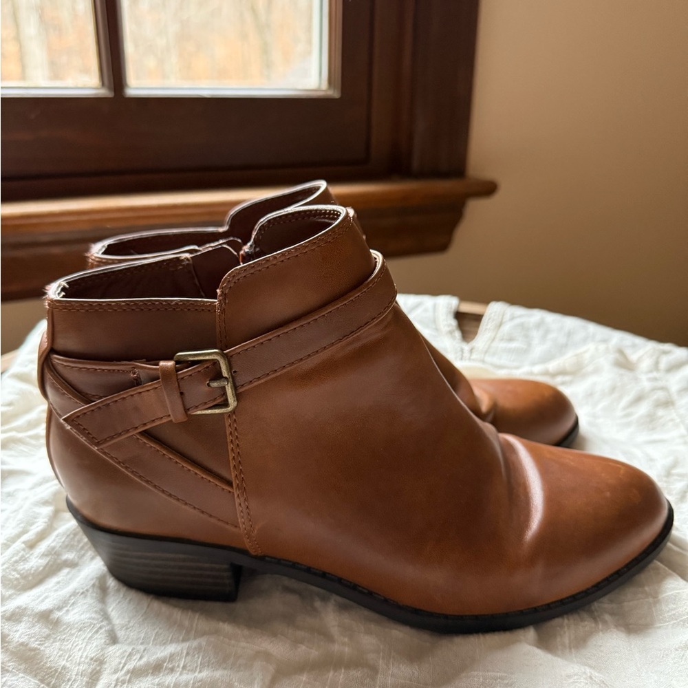 American Eagle Outfitters Tan Ankle Booties